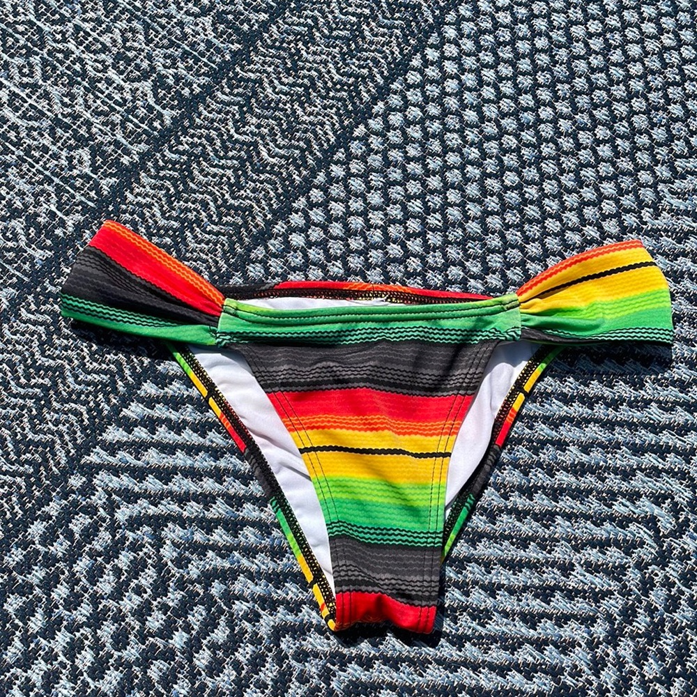 Billabong, bikini bottom.